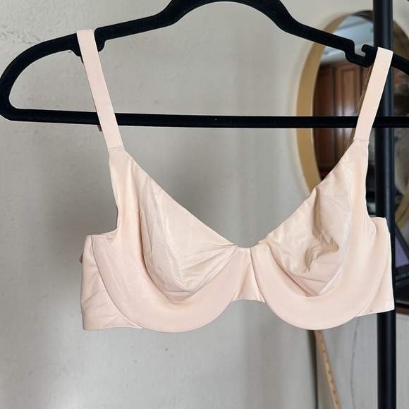 SKIMS Other - Skims Smoothing Full Coverage Bra in Sand NWT size 34C